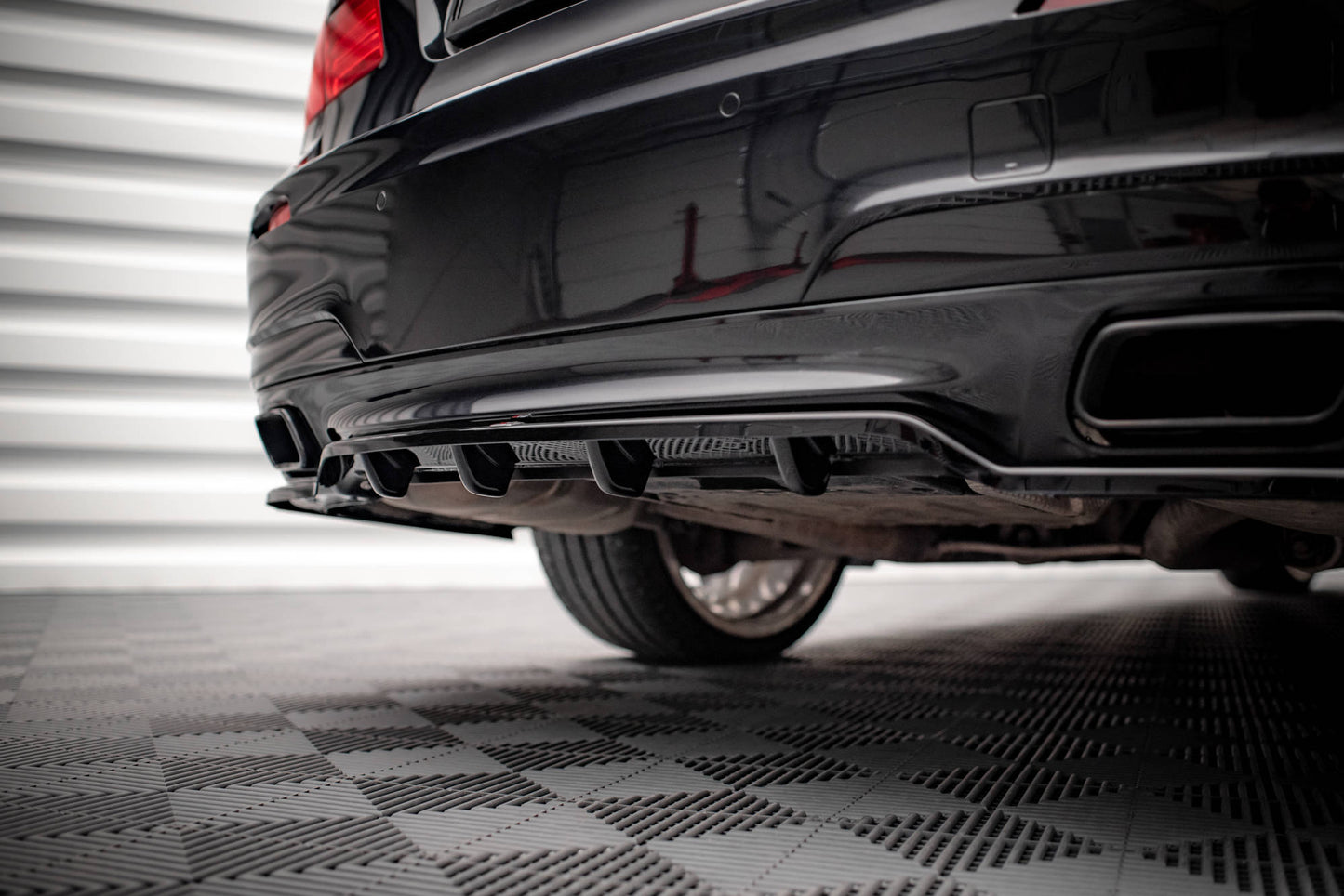 Mittlerer Diffusor Heck Ansatz DTM Look für BMW 7 M-Paket F01 schwarz Hochglanz