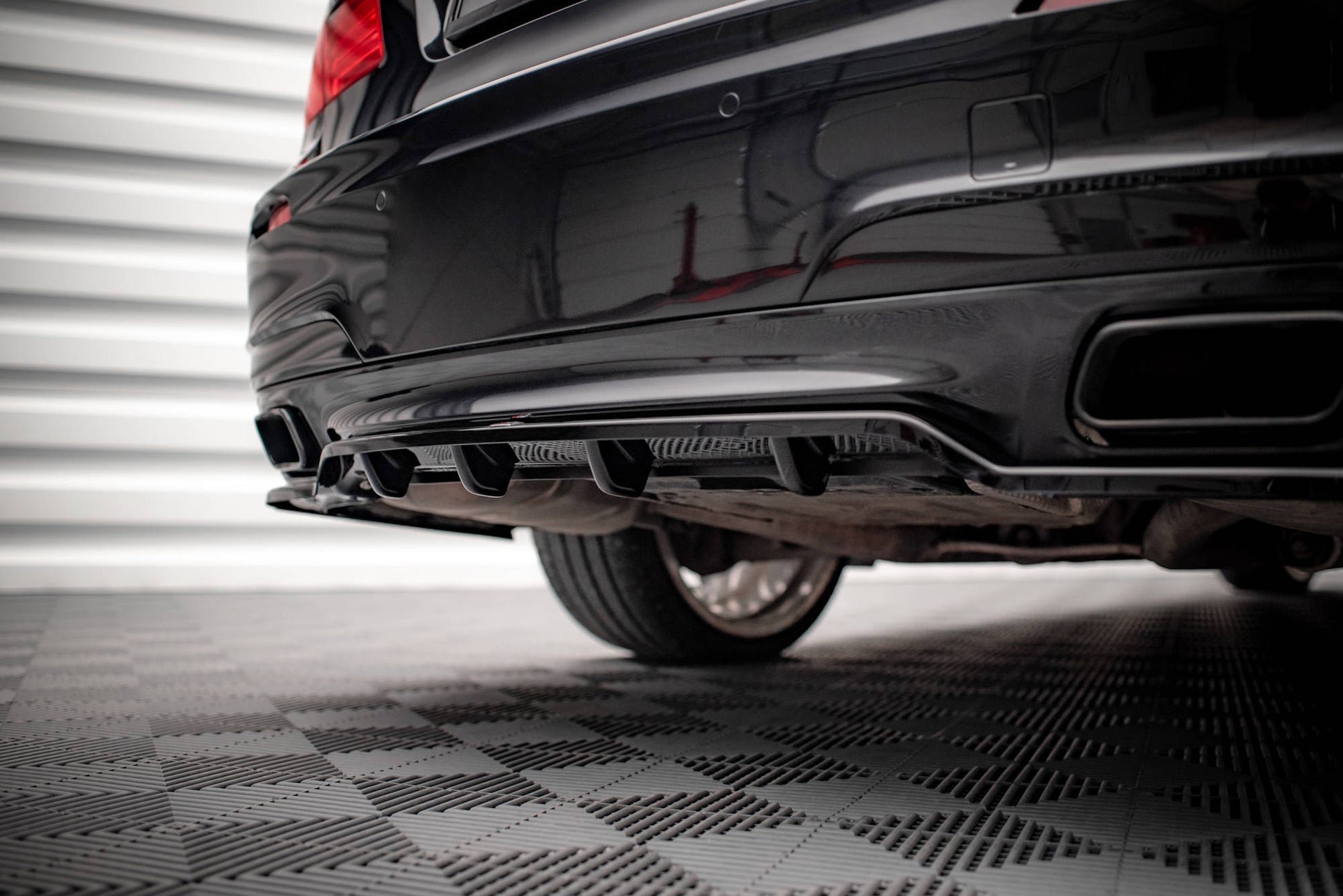 Mittlerer Diffusor Heck Ansatz DTM Look für BMW 7 M-Paket F01 schwarz Hochglanz