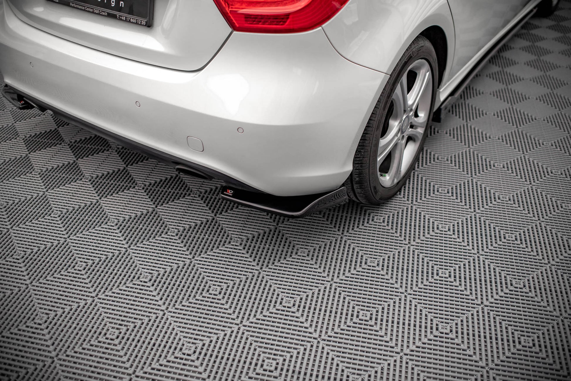 Heck Ansatz Flaps Diffusor V.1 für Mercedes-Benz A W176 schwarz Hochglanz