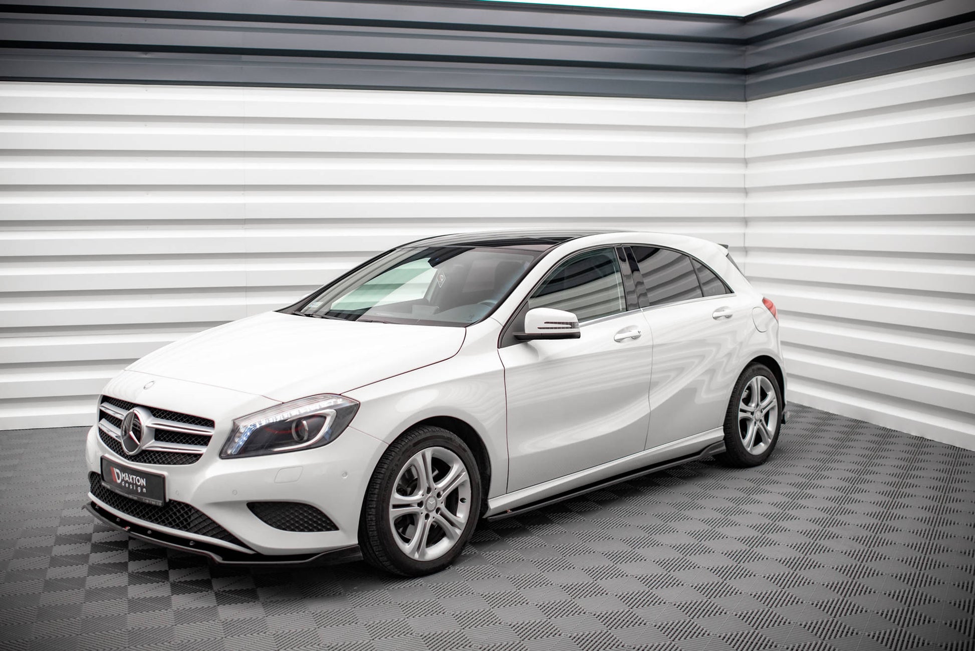 Seitenschweller Ansatz für V.1 für Mercedes-Benz A W176 schwarz Hochglanz