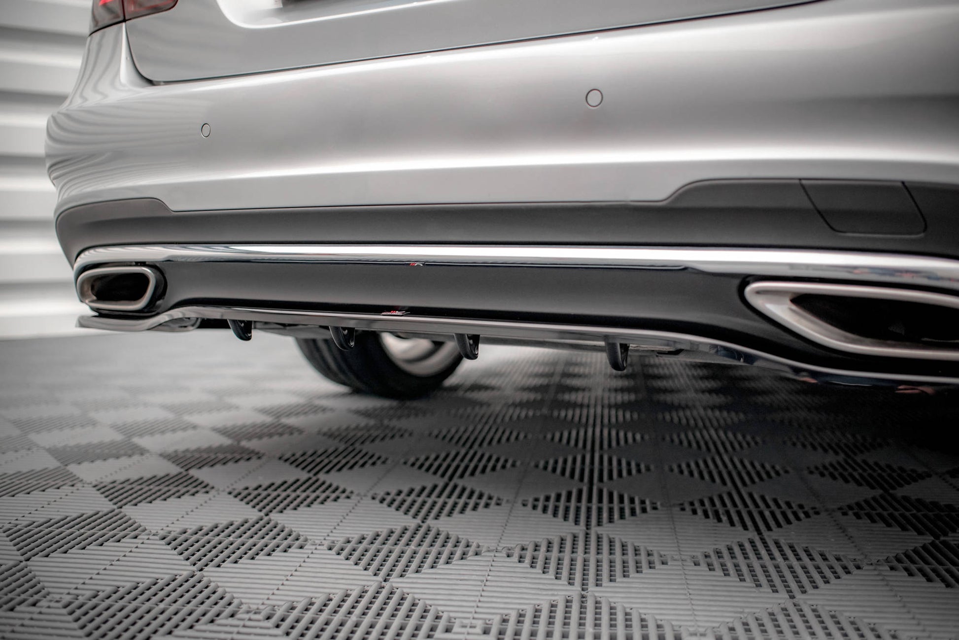 Mittlerer Diffusor Heck Ansatz DTM Look für Mercedes-Benz E AMG-Line Limousine W212 Facelift schwarz matt