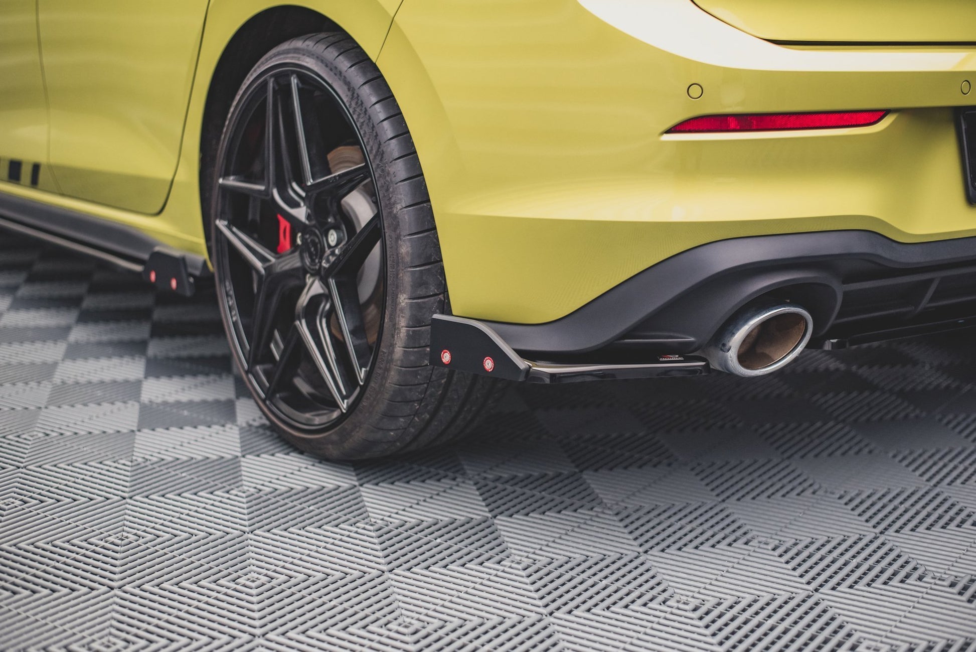 Heck Ansatz Flaps Diffusor +Flaps für V.1 Volkswagen Golf 8 GTI Clubsport
