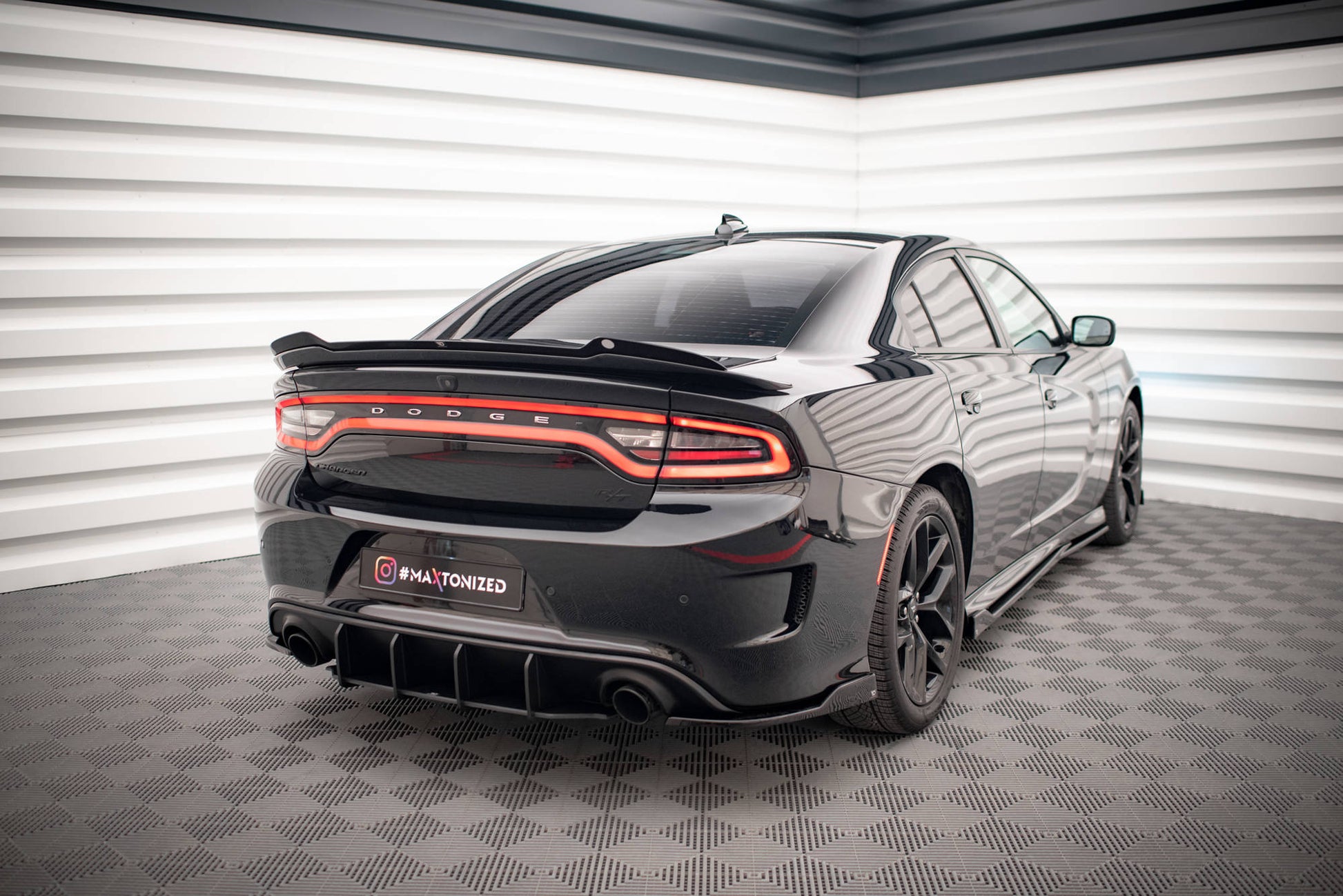 Heck Ansatz Flaps Diffusor für Dodge Charger SRT Mk7 Facelift schwarz Hochglanz