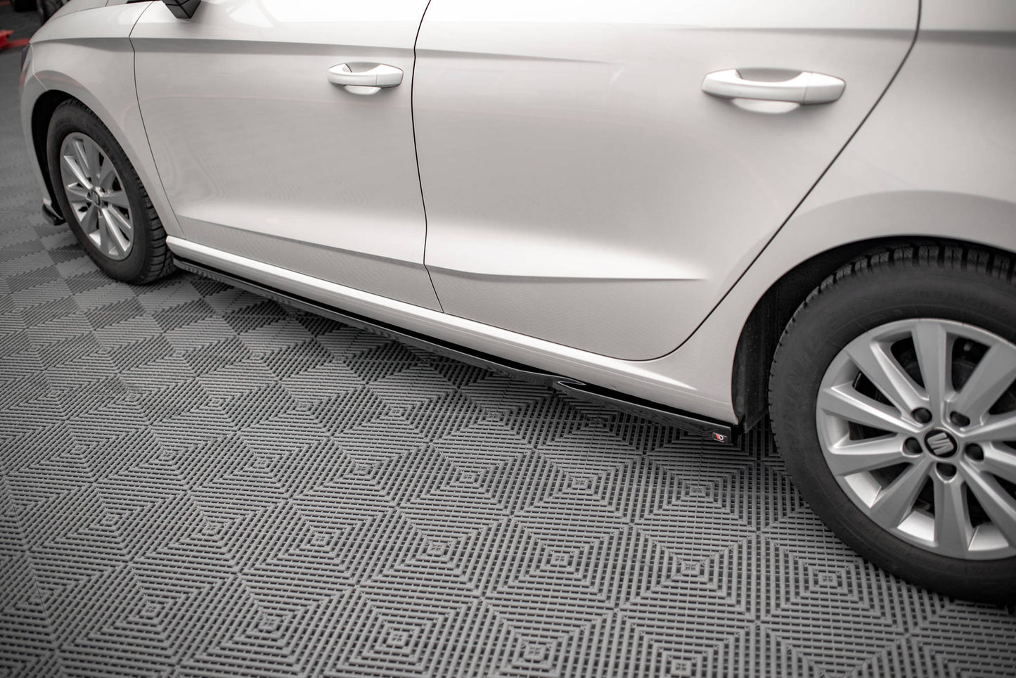 Seitenschweller Ansatz für V.2 für Seat Ibiza FR/ Standard Mk5 schwarz matt