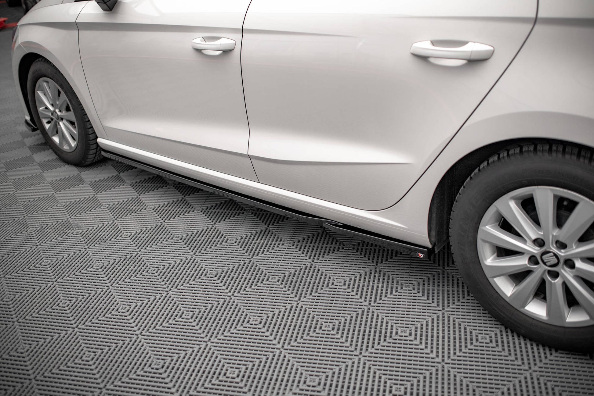 Seitenschweller Ansatz für V.2 für Seat Ibiza FR/ Standard Mk5 Carbon Look