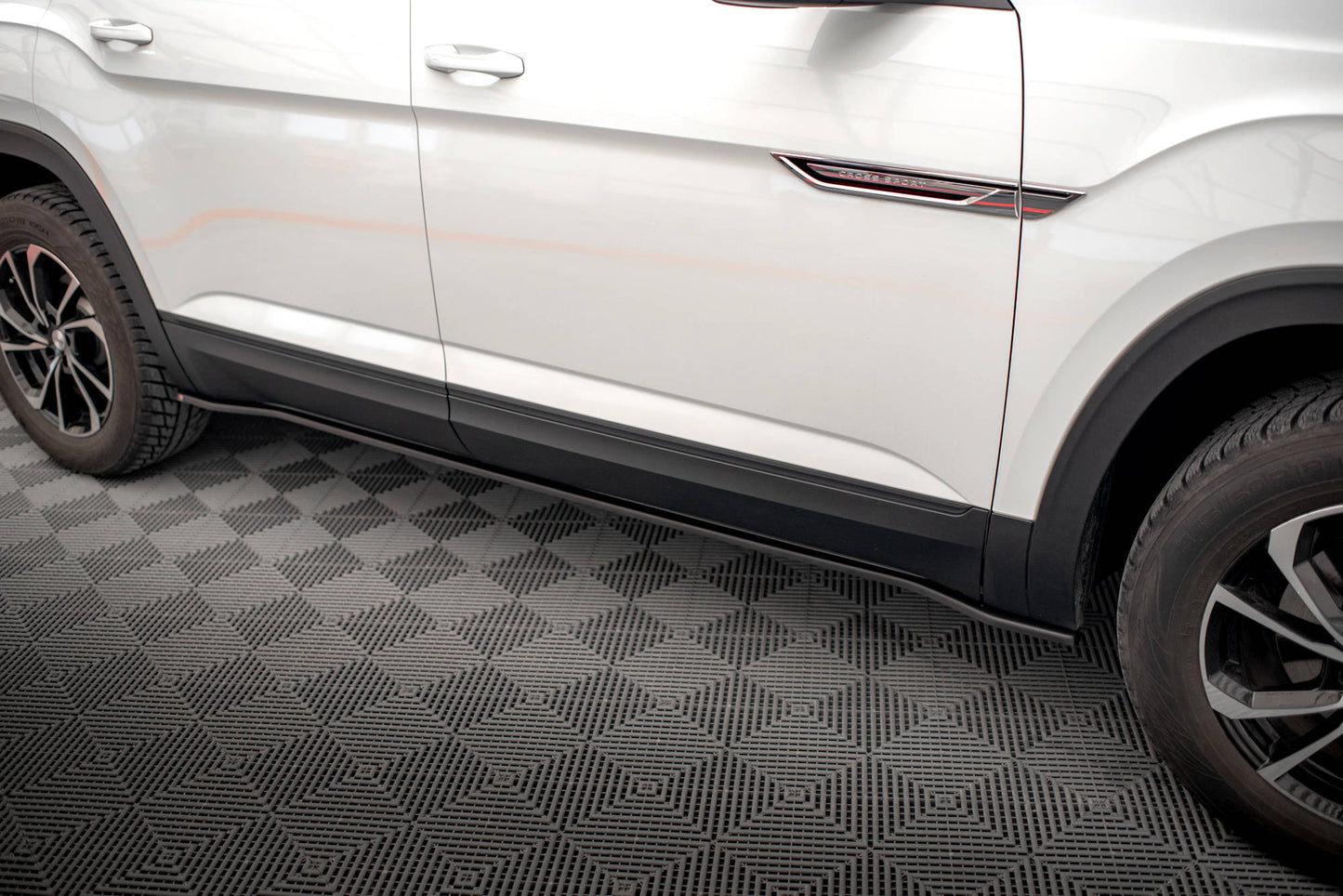 Seitenschweller Ansatz für Volkswagen Atlas Cross Sport schwarz Hochglanz