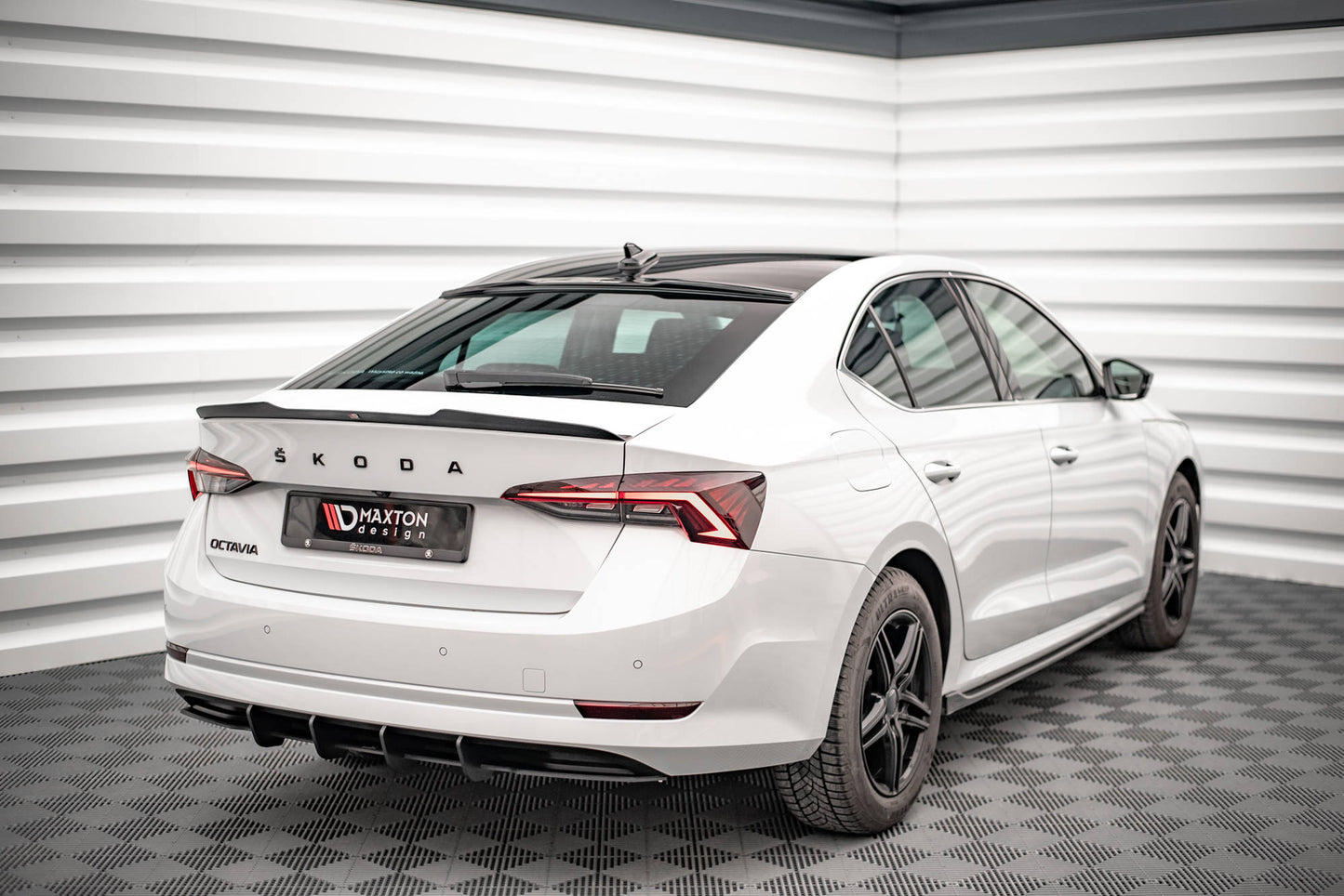 Spoiler CAP für Skoda Octavia Liftback Mk4 Carbon Look