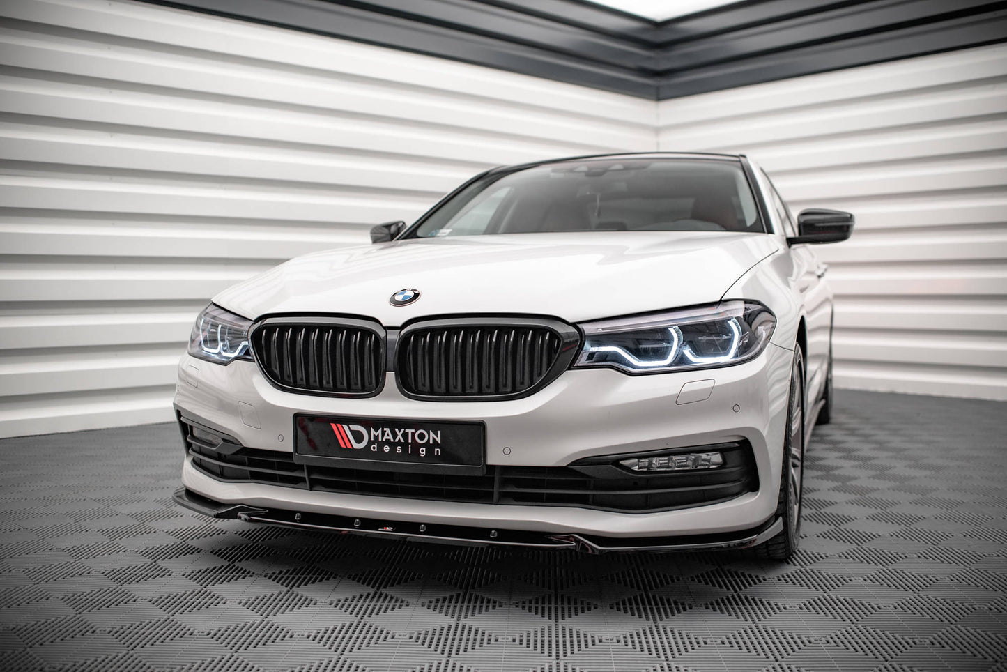 Front Ansatz V.2 für BMW 5er G30 schwarz Hochglanz