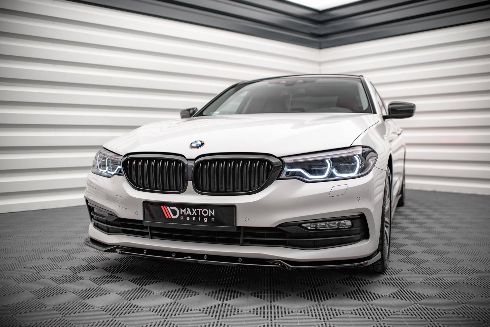 Front Ansatz V.2 für BMW 5er G30 schwarz Hochglanz