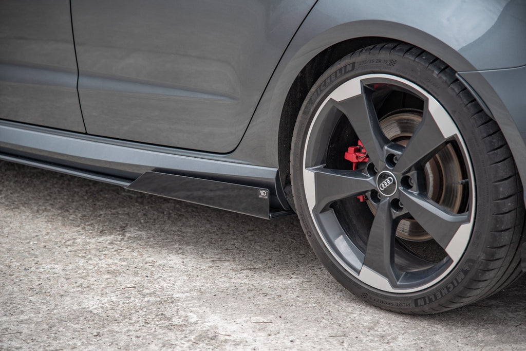 Robuste Racing Seitenschweller Ansatz für für + Flaps Audi RS3 8V Sportback schwarz Hochglanz