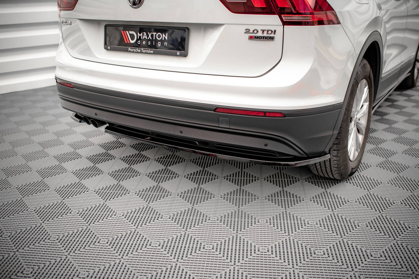 Heck Ansatz Flaps Diffusor für Volkswagen Tiguan Mk2 schwarz matt