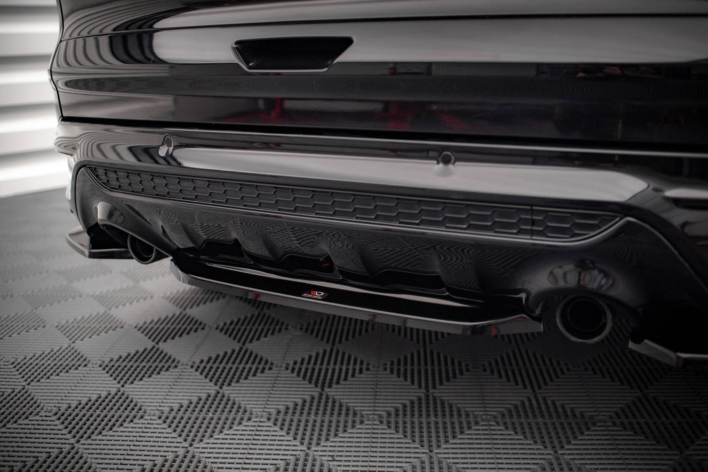 Mittlerer Diffusor Heck Ansatz für Ford Escape ST-Line Mk3 schwarz Hochglanz