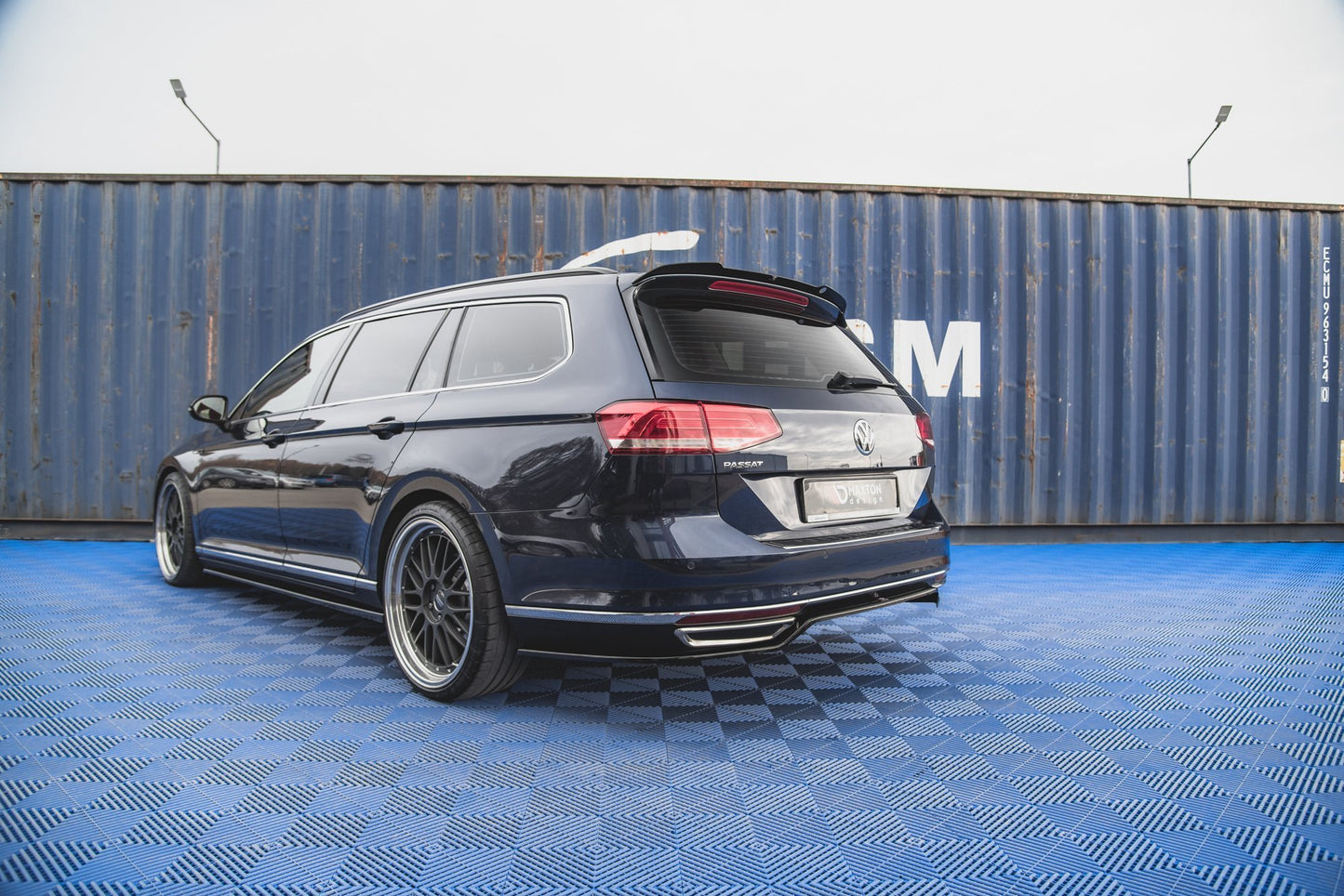 Mittlerer Diffusor Heck Ansatz für Volkswagen Passat B8 schwarz Hochglanz