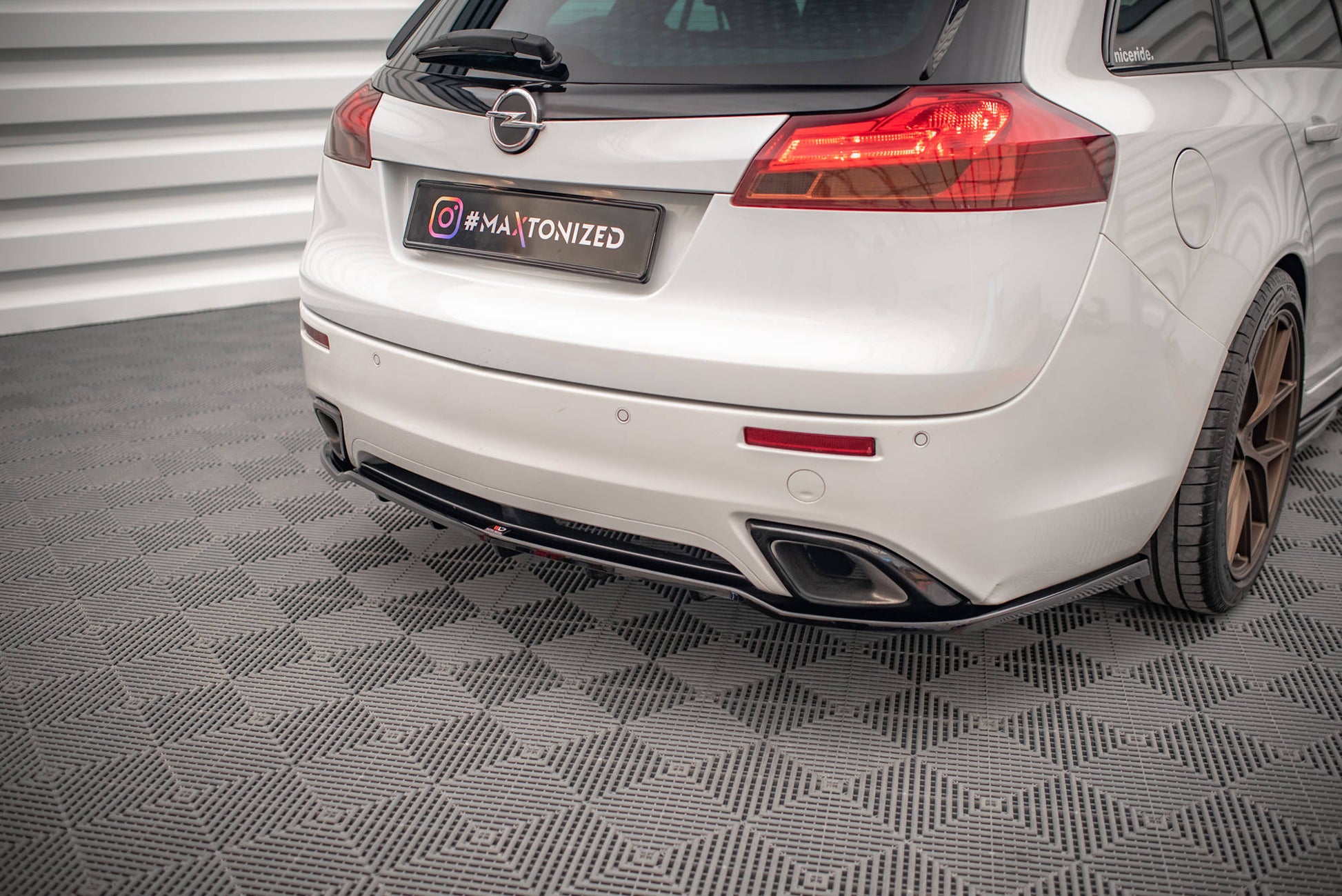 Mittlerer Diffusor Heck Ansatz DTM Look für Opel Insignia OPC Mk1 schwarz Hochglanz