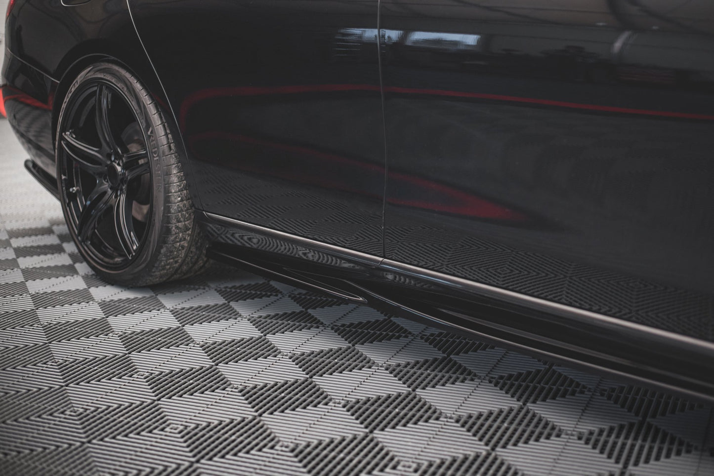 Seitenschweller Ansatz für Mercedes-Benz E W213 schwarz Hochglanz