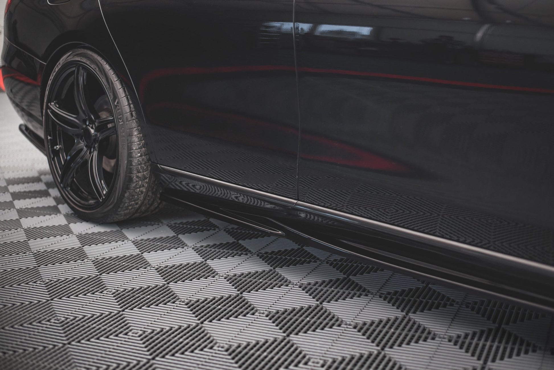 Seitenschweller Ansatz für Mercedes-Benz E W213 schwarz Hochglanz