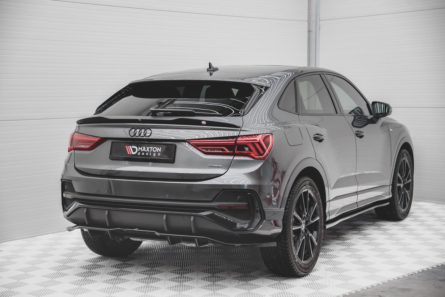 Mittlerer Diffusor Heck Ansatz DTM Look für Audi Q3 Sportback S-Line schwarz matt