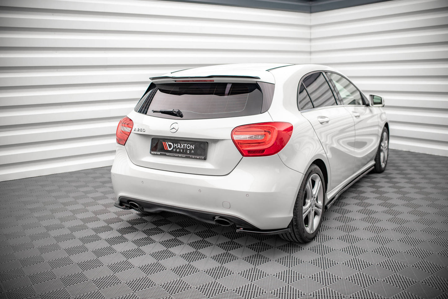 Heck Ansatz Flaps Diffusor V.2 für Mercedes-Benz A W176 Carbon Look