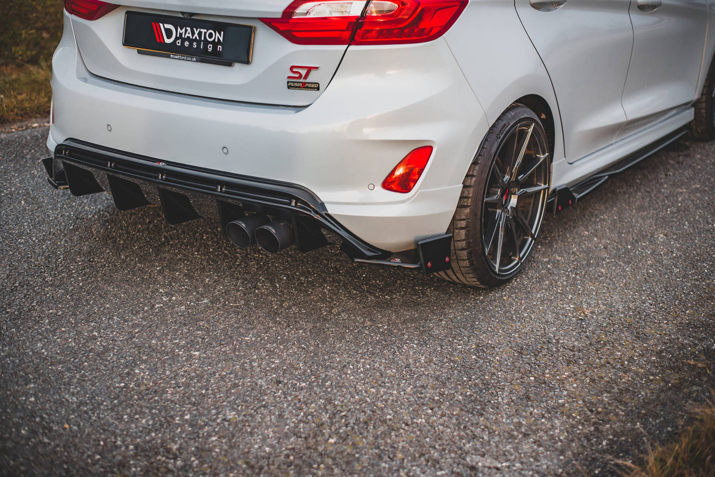 Heck Ansatz Flaps Diffusor +Flaps für V.4 Ford Fiesta ST Mk8