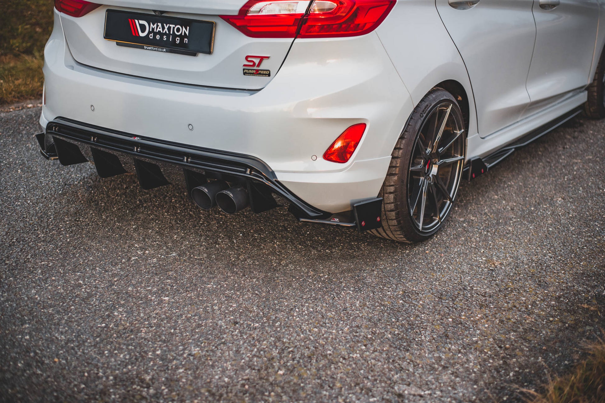 Heck Ansatz Flaps Diffusor +Flaps für V.4 Ford Fiesta ST Mk8