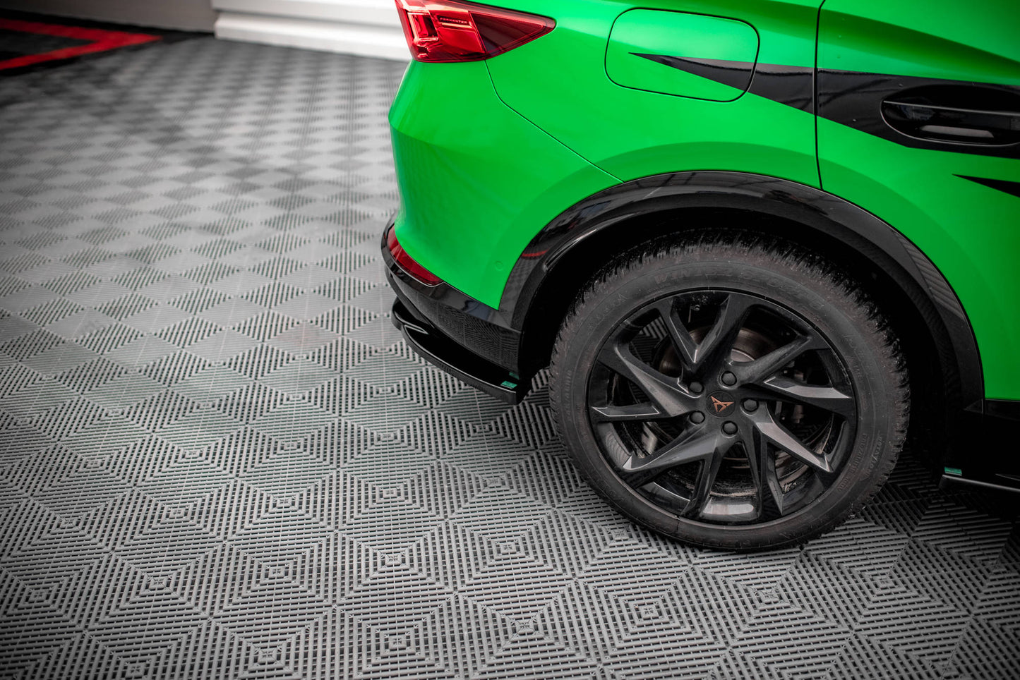 Heck Ansatz Flaps Diffusor V.2 für Cupra Formentor schwarz Hochglanz