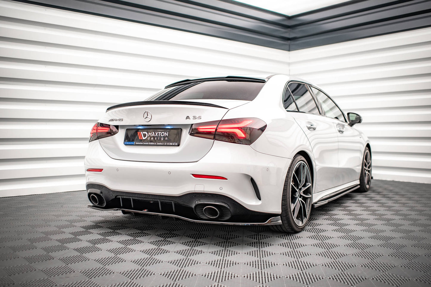 Mittlerer Diffusor Heck Ansatz DTM Look für V.2 Mercedes A 35 AMG Limousine V177 Carbon Look