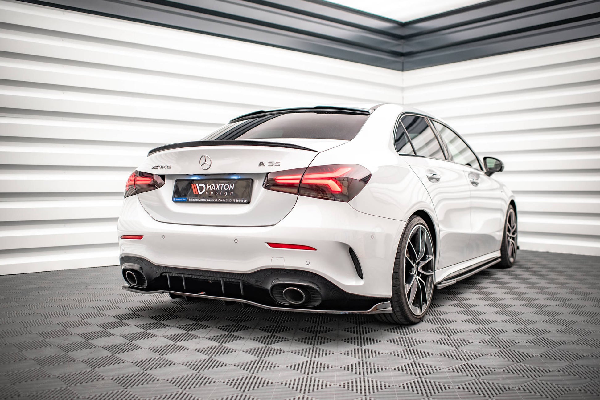 Mittlerer Diffusor Heck Ansatz DTM Look für V.2 Mercedes A 35 AMG Limousine V177 Carbon Look