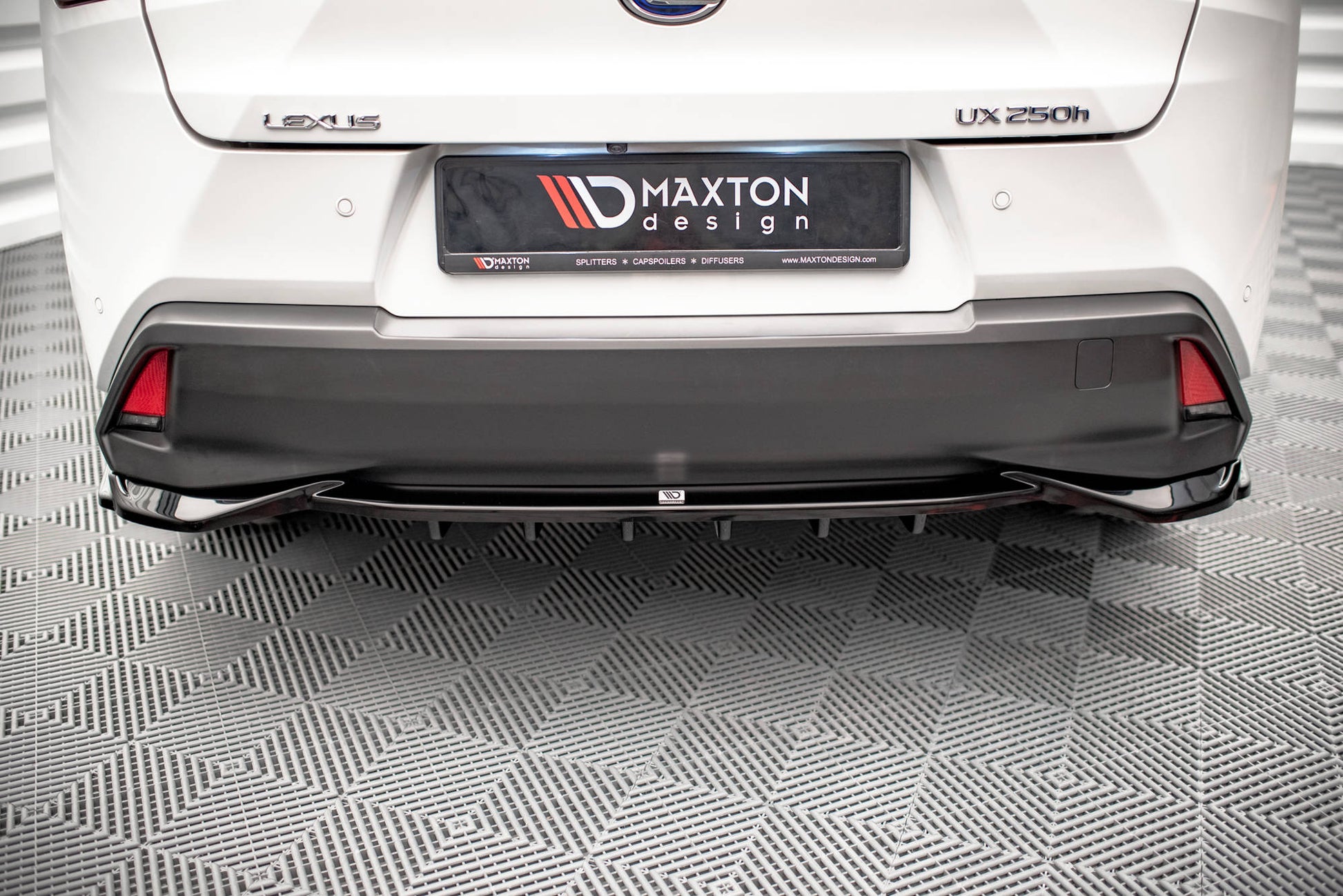 Mittlerer Diffusor Heck Ansatz DTM Look für Lexus UX Mk1 schwarz Hochglanz