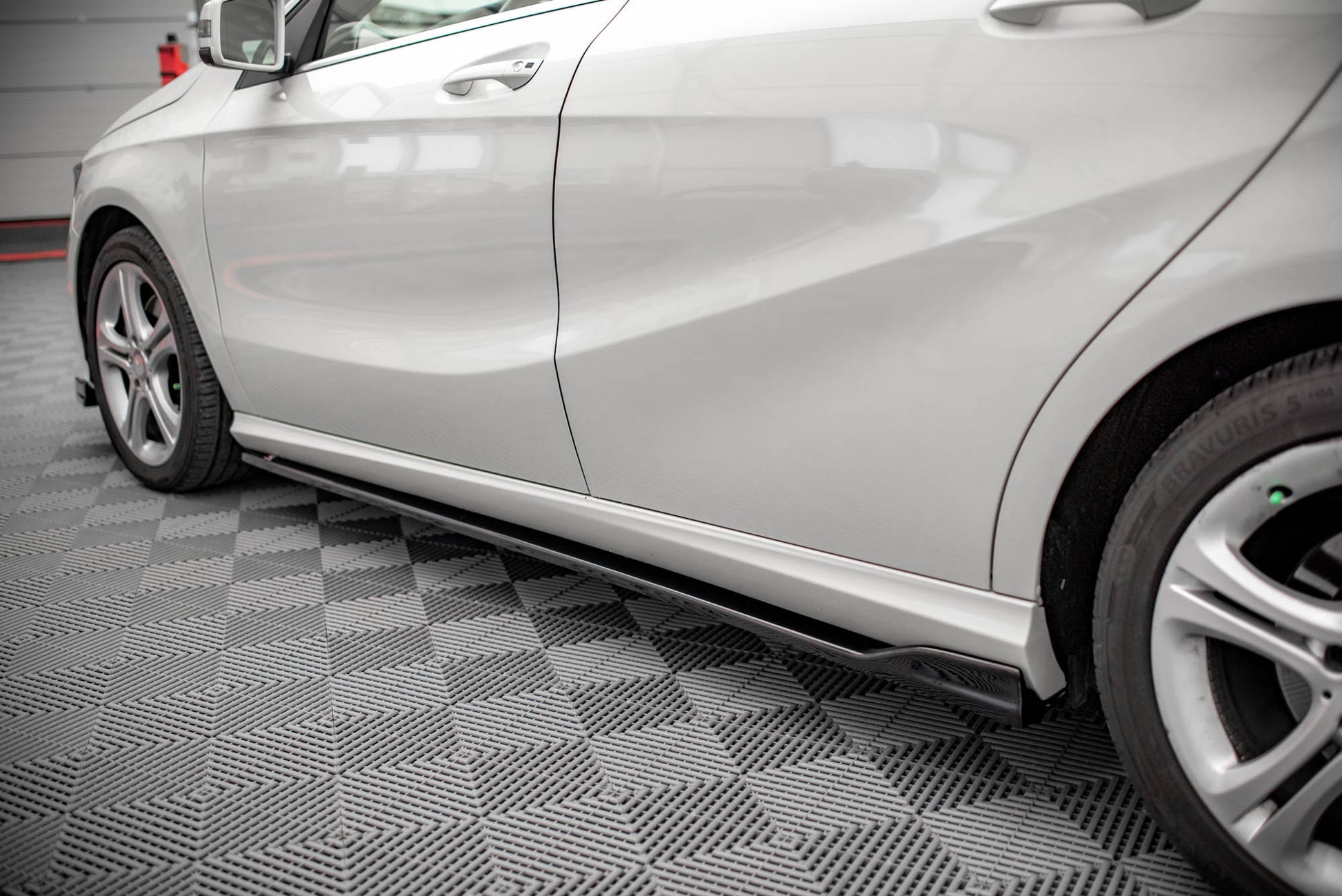 Seitenschweller Ansatz für V.1 für Mercedes-Benz A W176 schwarz Hochglanz