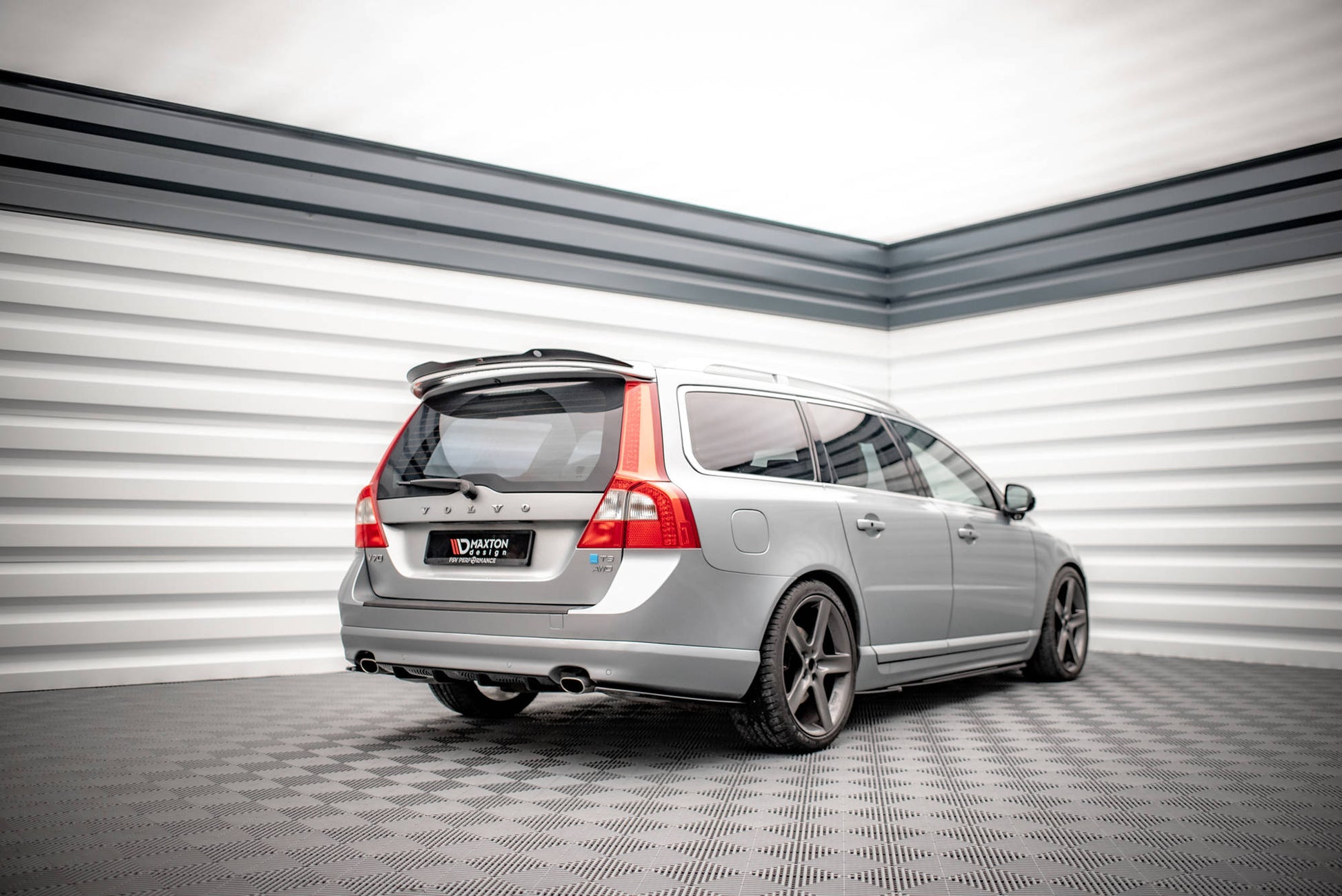 Spoiler CAP V.1 für Volvo V70 Mk3 schwarz Hochglanz
