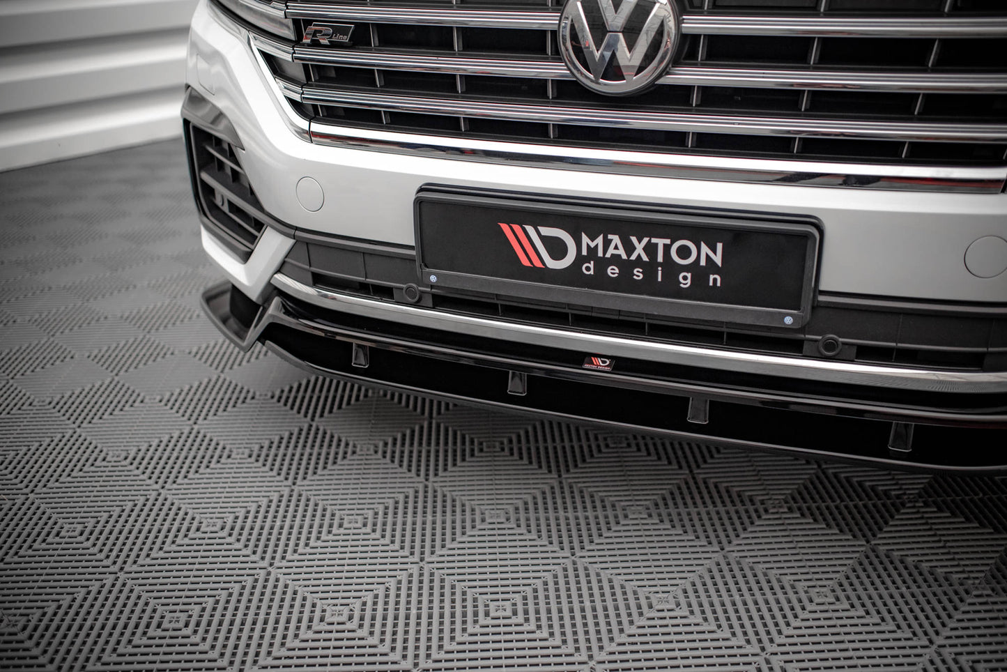 Front Ansatz für Volkswagen Touareg R-Line Mk3 Carbon Look