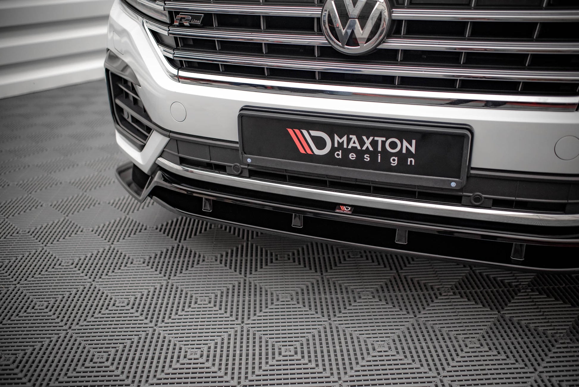 Front Ansatz für Volkswagen Touareg R-Line Mk3 Carbon Look