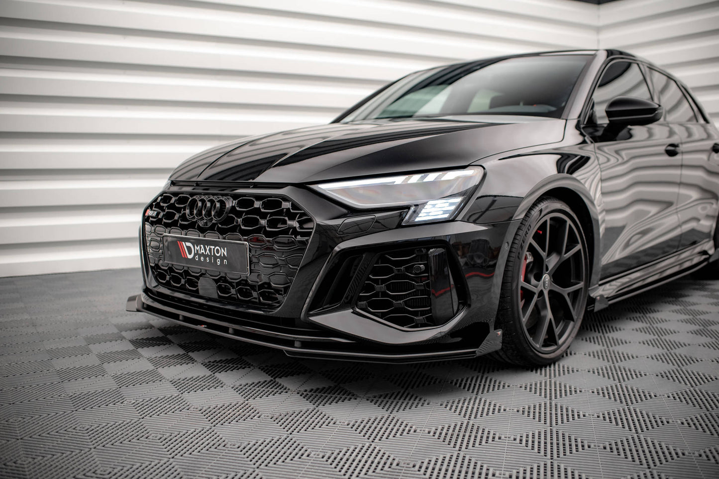 Front Flaps Audi RS3 8Y schwarz Hochglanz
