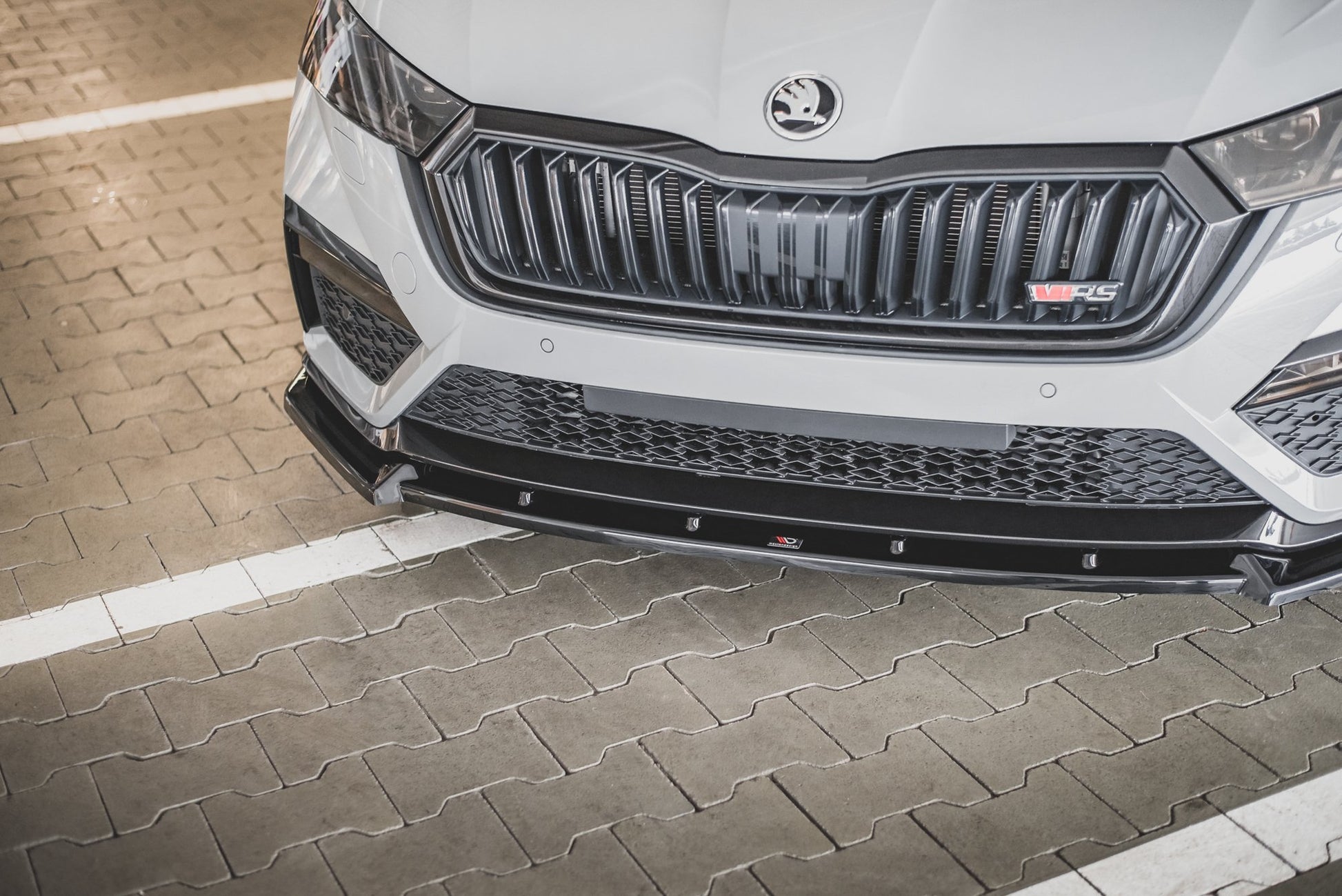 Front Ansatz V.1 für Skoda Octavia RS Mk4 schwarz Hochglanz