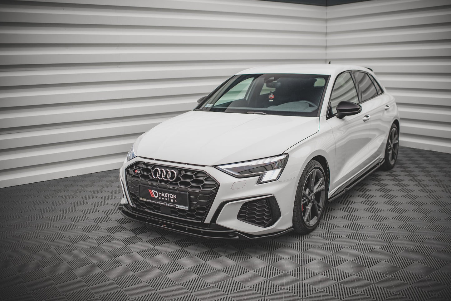 Front Ansatz V.2 für Audi S3 / A3 S-Line 8Y schwarz Hochglanz