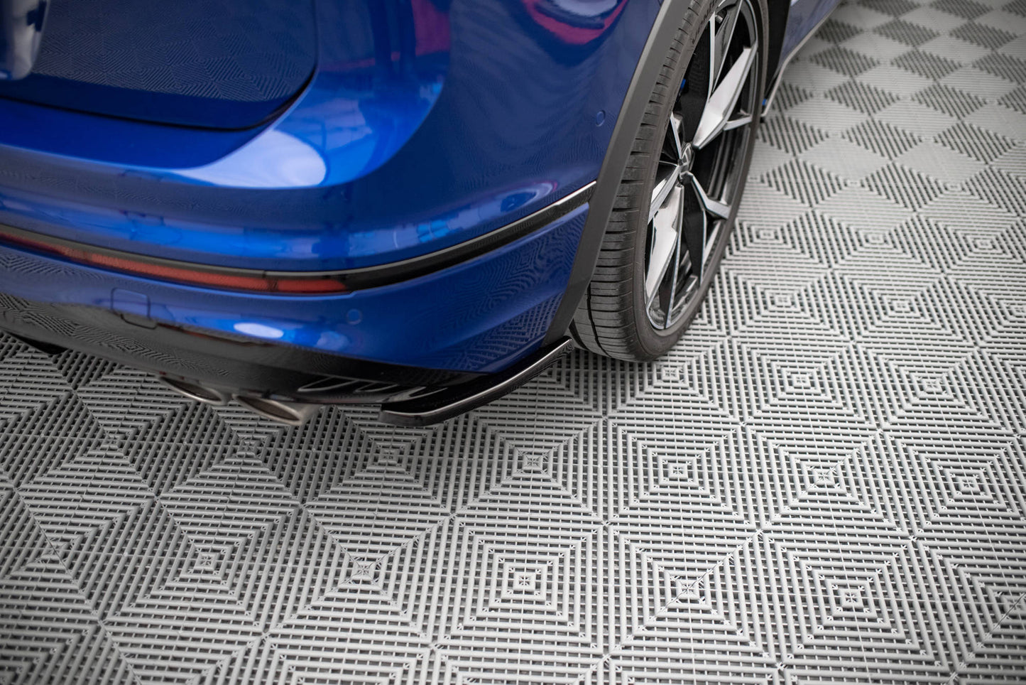 Heck Ansatz Flaps Diffusor für Volkswagen Tiguan R Mk2 Facelift Carbon Look
