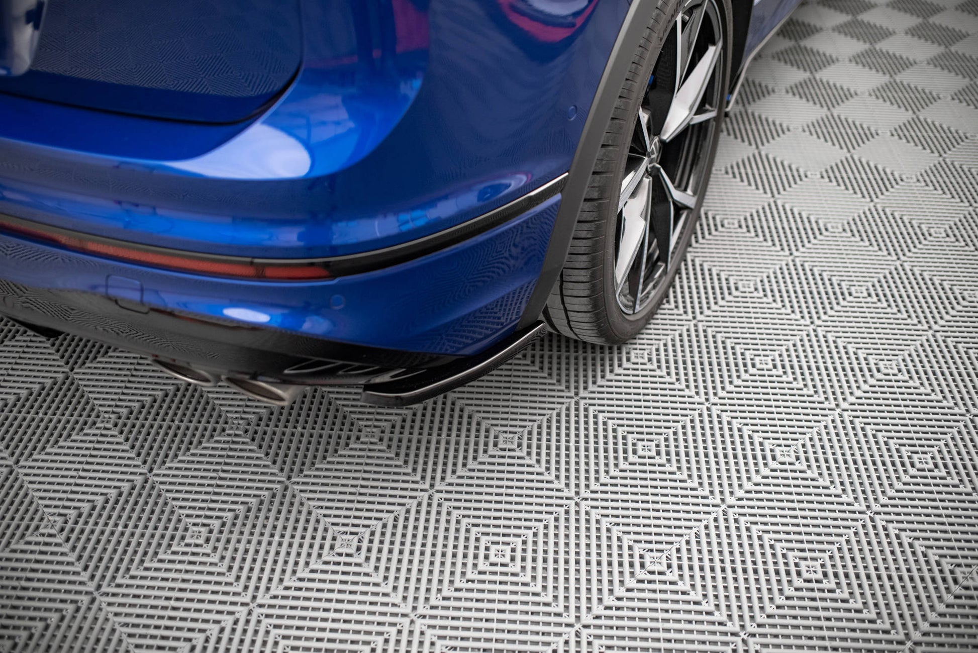 Heck Ansatz Flaps Diffusor für Volkswagen Tiguan R Mk2 Facelift Carbon Look