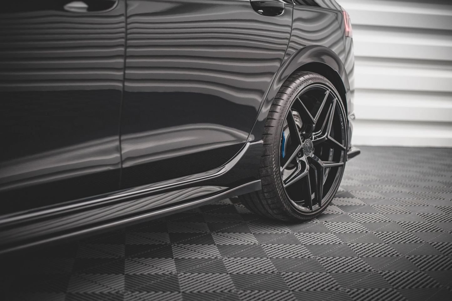Seitenschweller Ansatz für V.2 für Volkswagen Golf R Mk8 schwarz Hochglanz