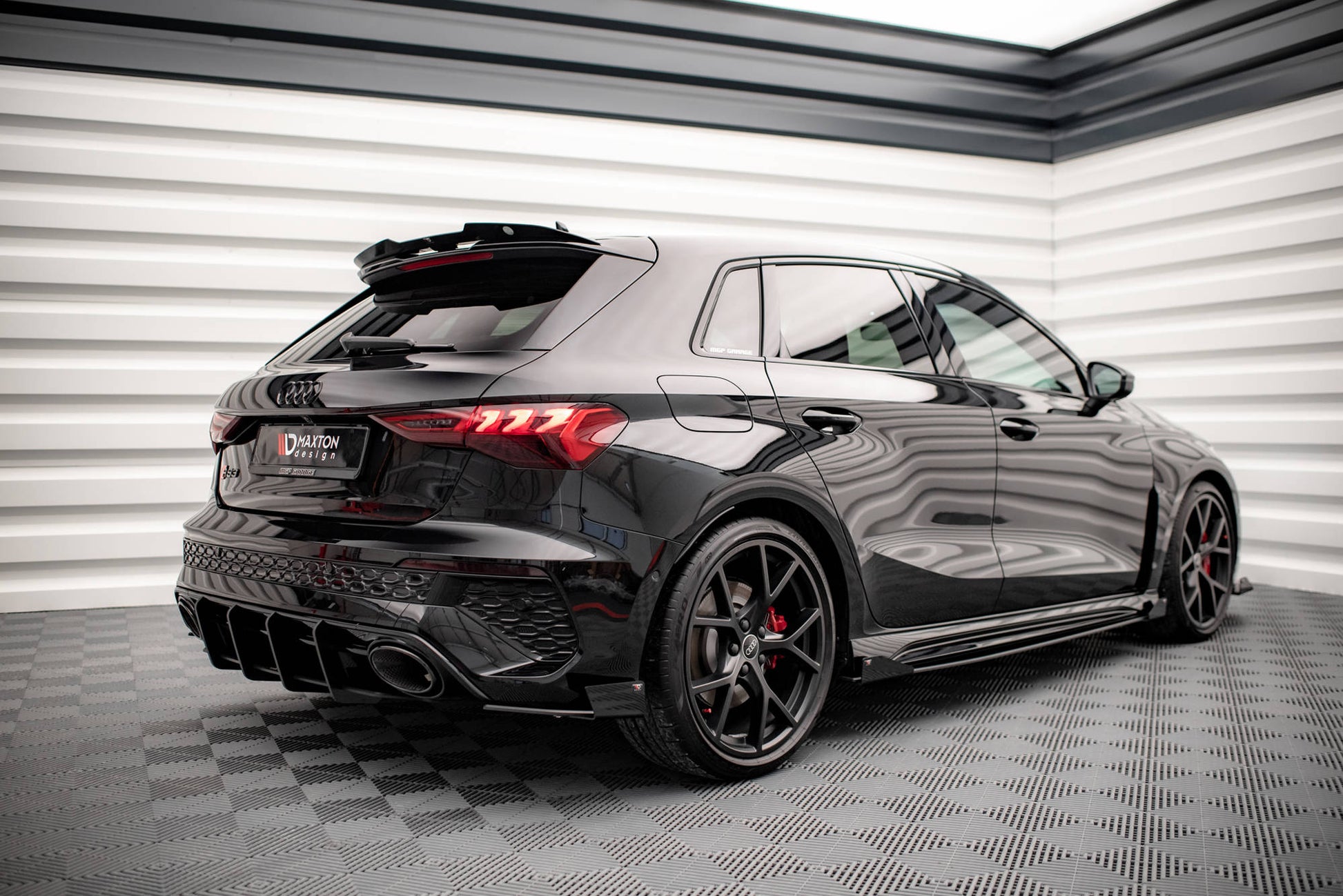 Side Flaps Audi RS3 Sportback 8Y schwarz Hochglanz