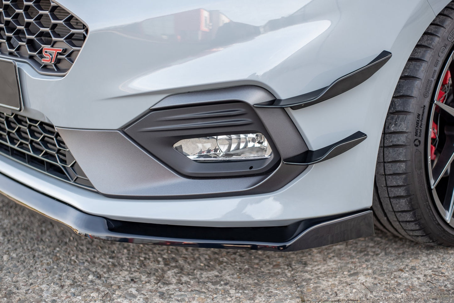 Front Ansatz V.5 für Ford Fiesta Mk8 ST / ST-Line schwarz matt