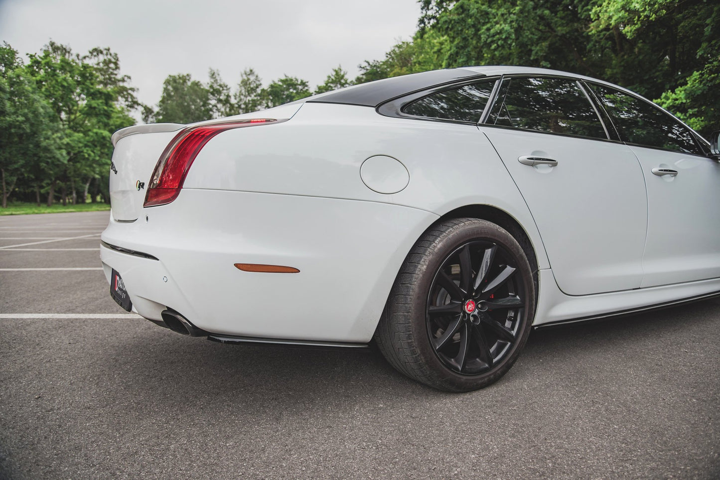 Heck Ansatz Flaps Diffusor für Jaguar XJ X351 schwarz Hochglanz
