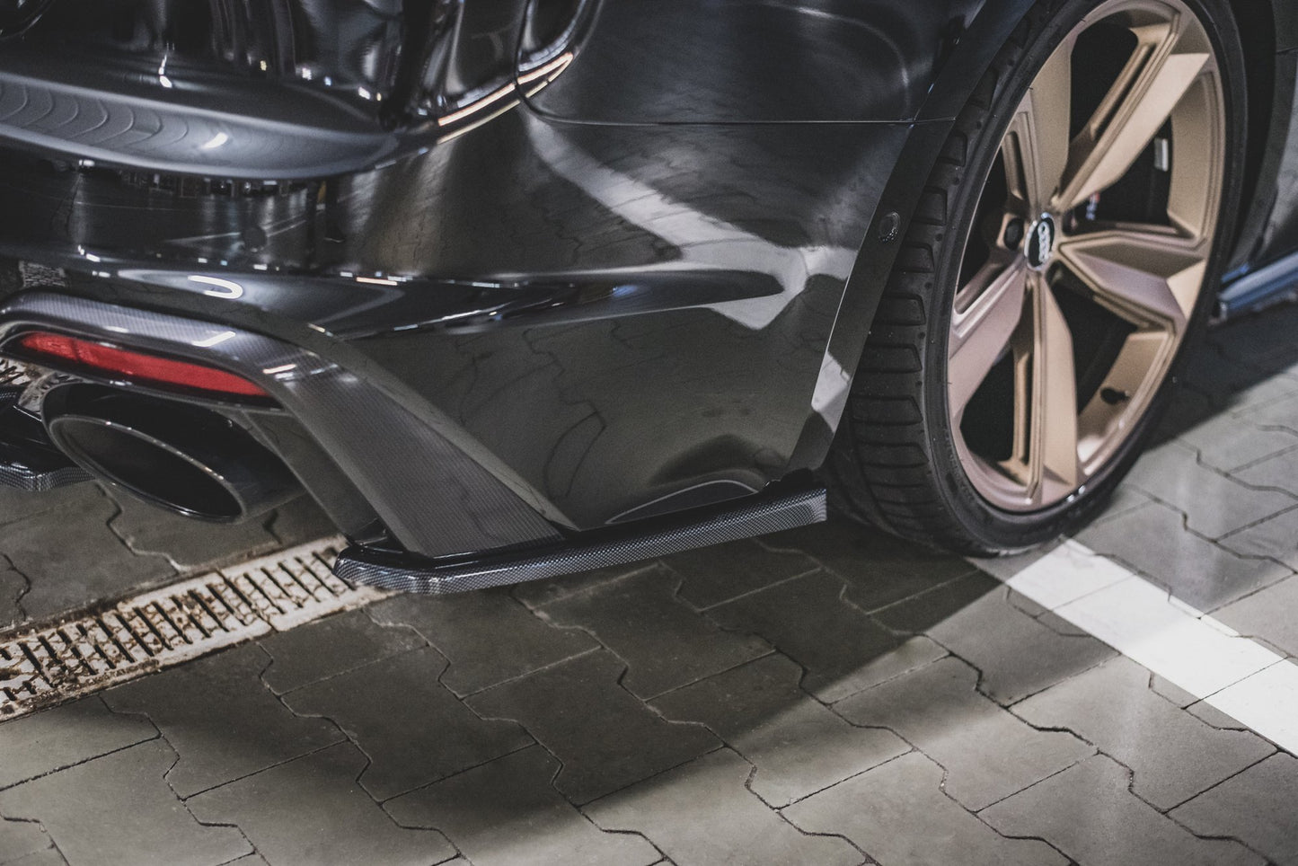 Heck Ansatz Flaps Diffusor für Audi RS5 F5 Facelift schwarz Hochglanz