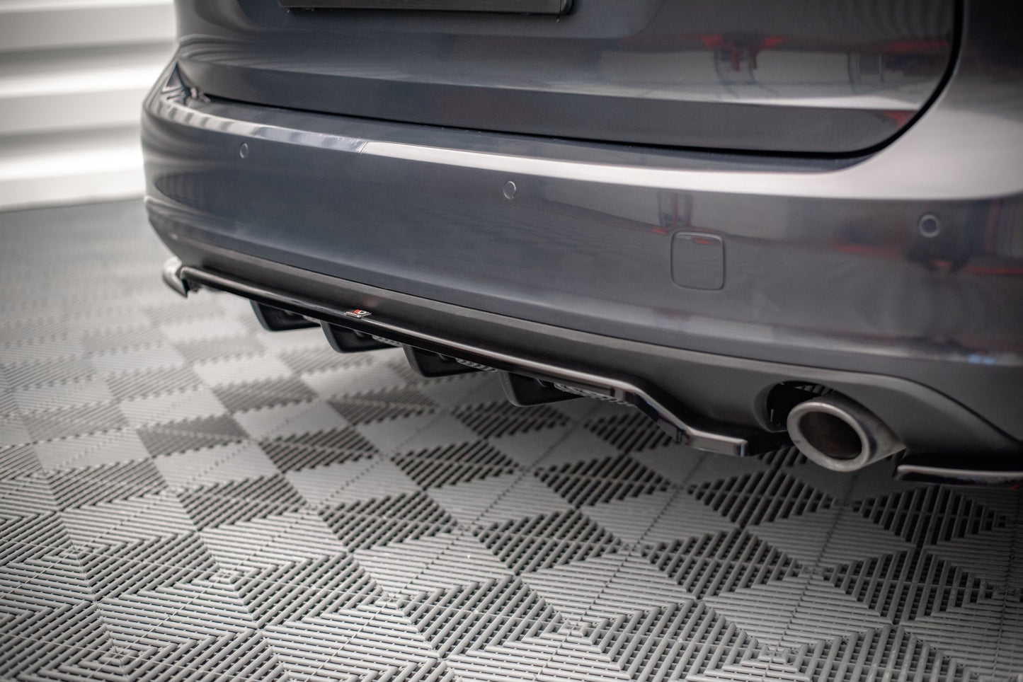 Mittlerer Diffusor Heck Ansatz DTM Look für Volvo V90 Mk2 schwarz Hochglanz
