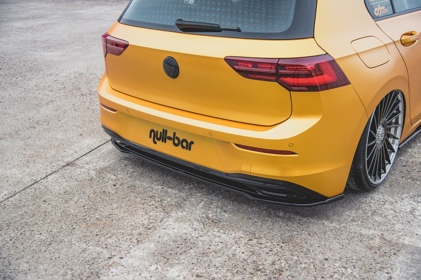 Mittlerer Diffusor Heck Ansatz für VW Golf 8 schwarz Hochglanz