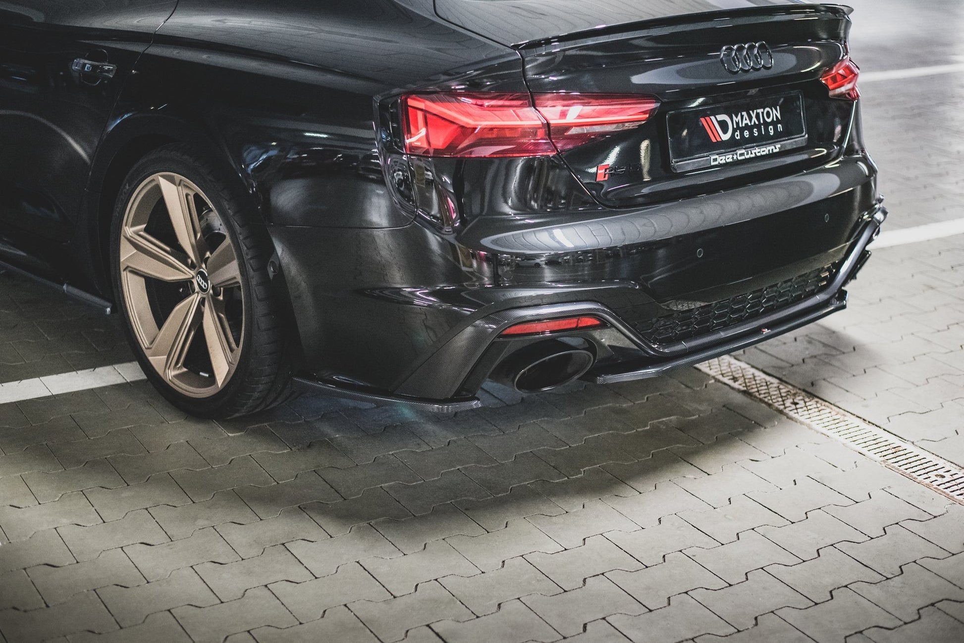 Mittlerer Diffusor Heck Ansatz für Audi RS5 F5 Facelift schwarz matt
