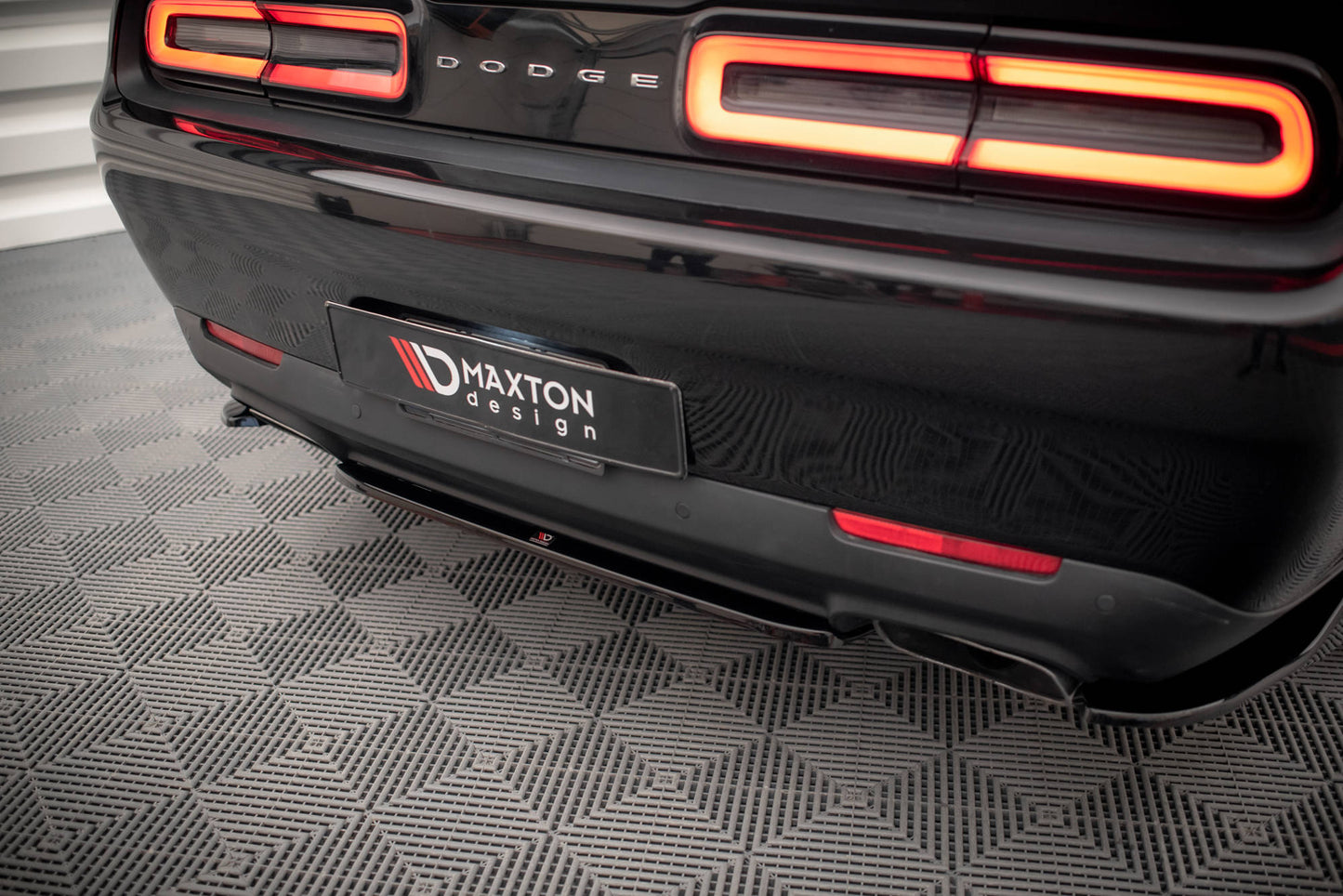 Mittlerer Diffusor Heck Ansatz für Dodge Challenger RT Mk3 Facelift schwarz matt