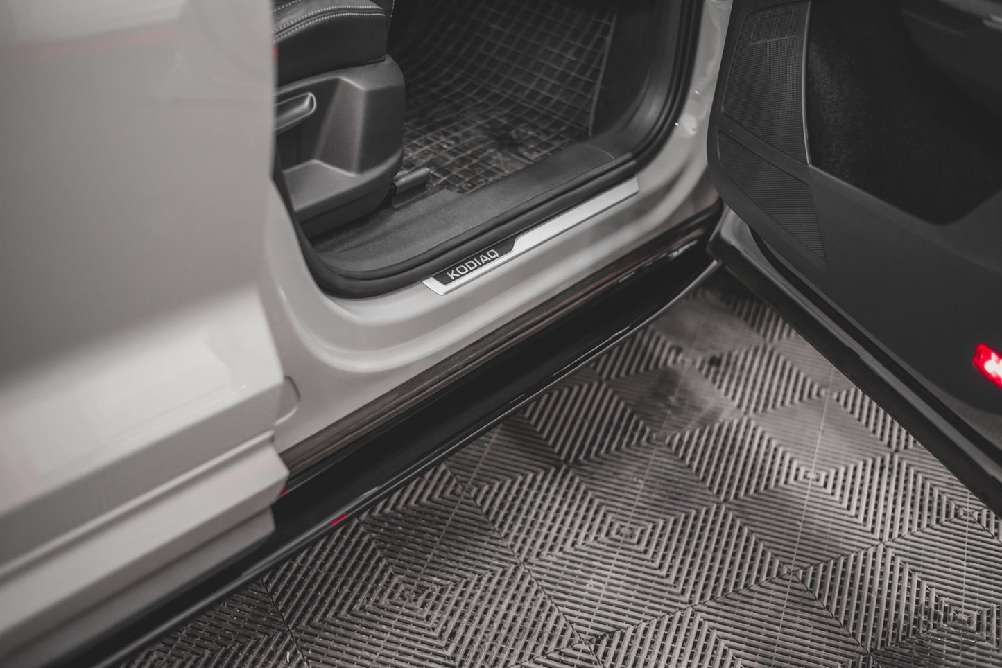 Seitenschweller Ansatz für Skoda Kodiaq Mk1 Sportline/RS schwarz Hochglanz