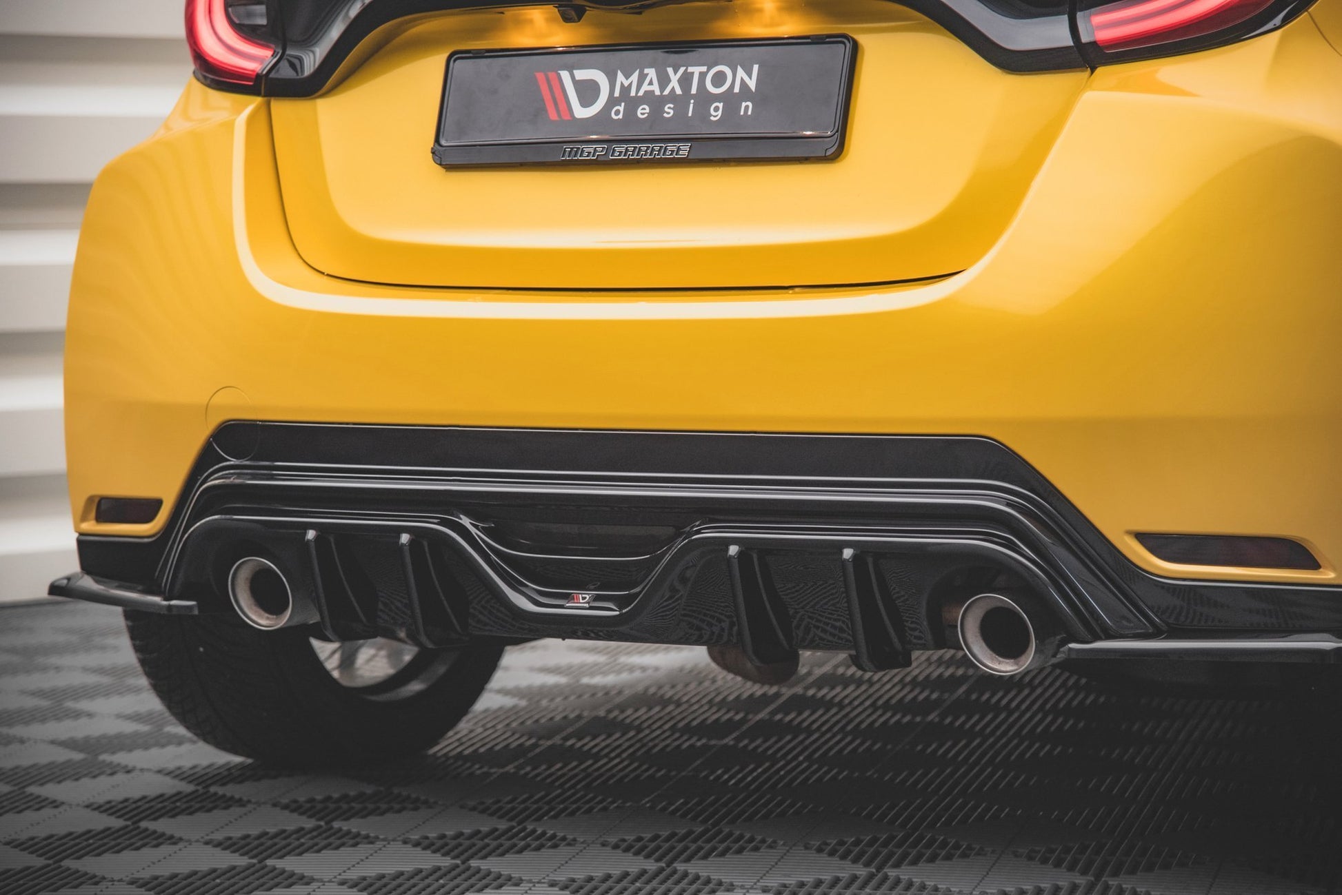 Diffusor Heck Ansatz für Toyota GR Yaris Mk4 schwarz Hochglanz
