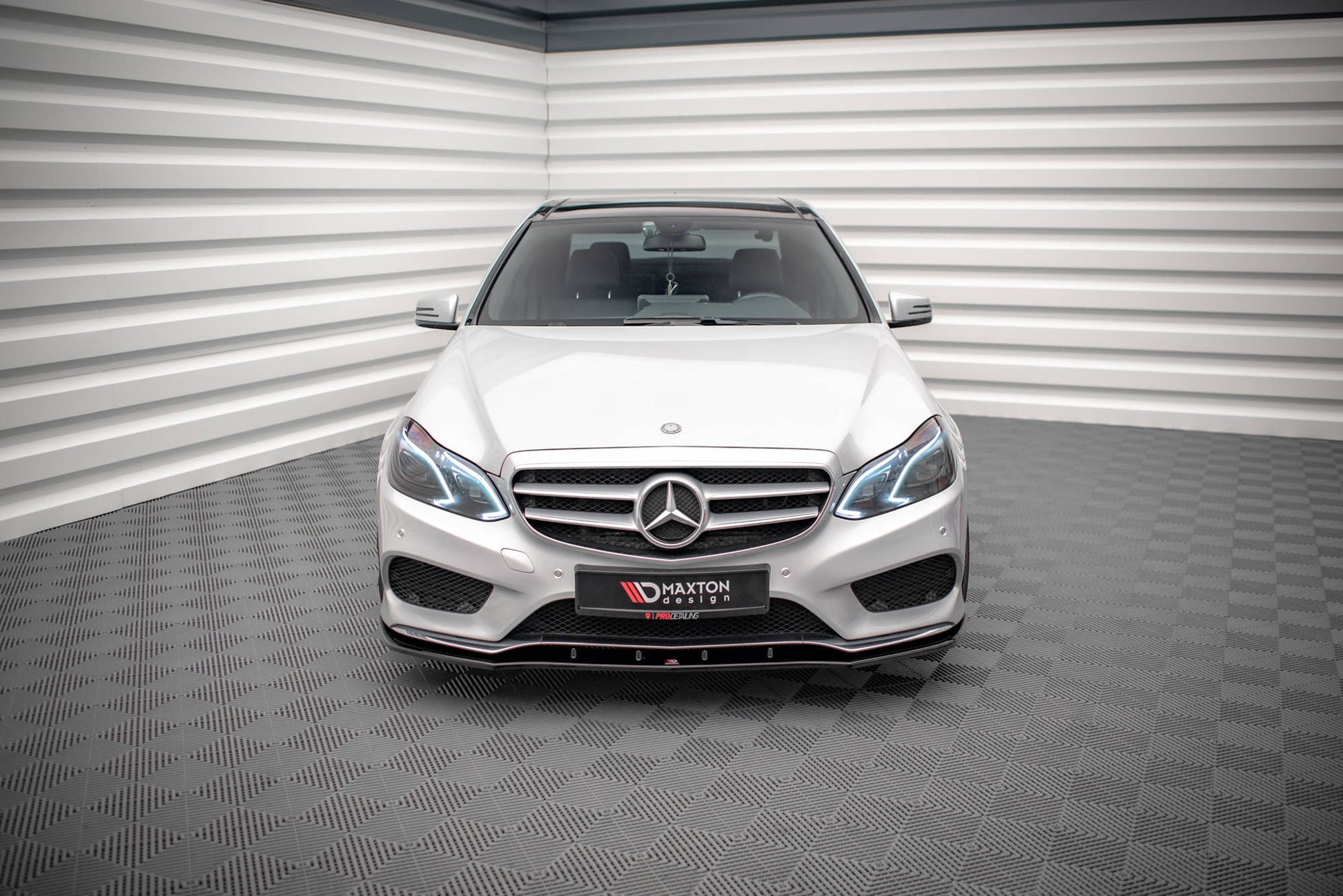 Front Ansatz V.1 für Mercedes-Benz E AMG-Line Limousine W212 Facelift schwarz Hochglanz