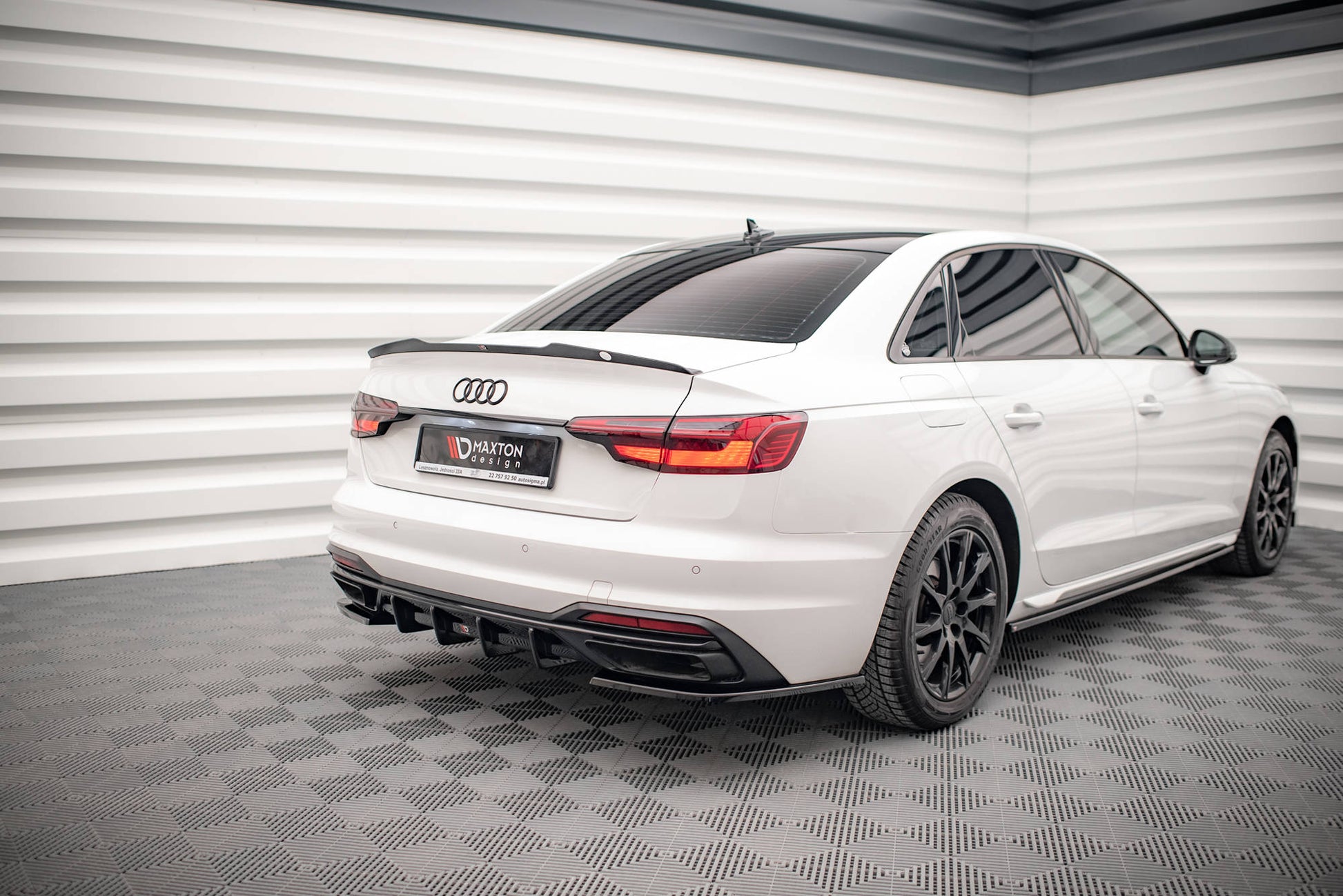 Heck Ansatz Flaps Diffusor für Audi A4 B9 Facelift Carbon Look